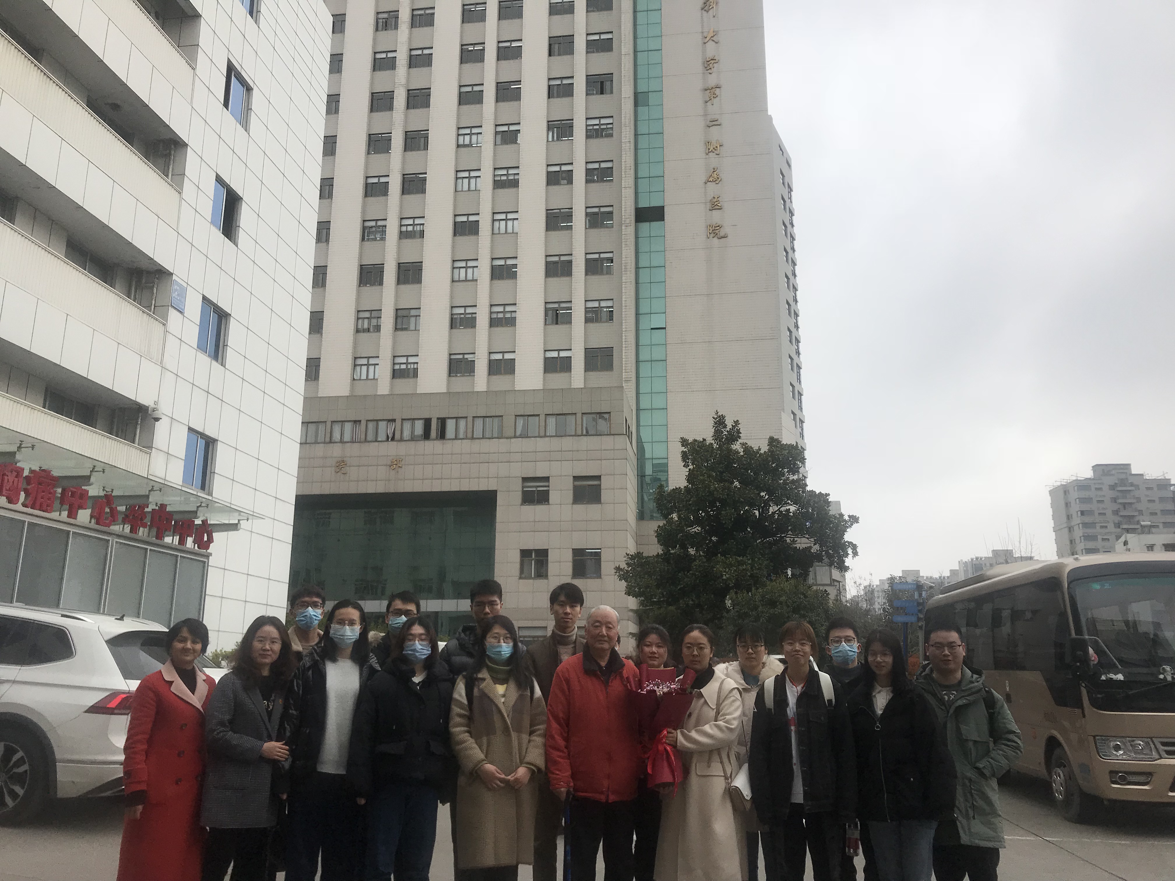 20210308第二临床医学院学生聆听老党员讲院史2.jpg